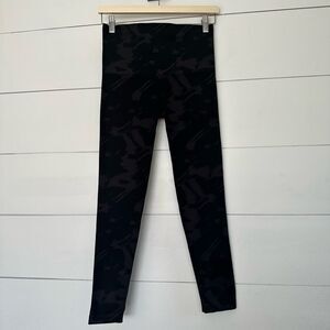 Spanx Women’s Large Look at Me Now Patterned Seamless Leggings Stretchy Slimming